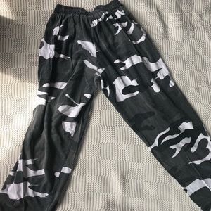 Pants - Camo sweats with stretchy waist band Pants - Camo sweats with stretchy waist band